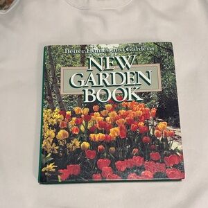 Better Homes and Gardens New Garden Book - Red, Yellow, Green